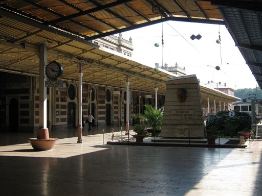 Gleis 1 und 2 des Istanbuler Bahnhofs Sirkeci